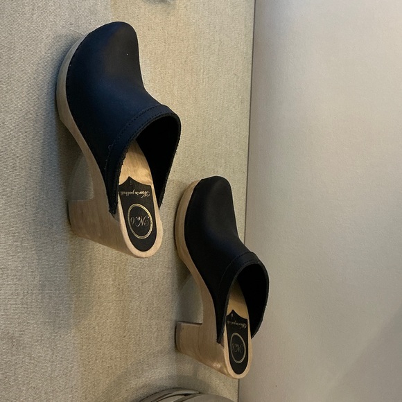 No. 6 Black Mules & Clogs - Picture 4 of 7